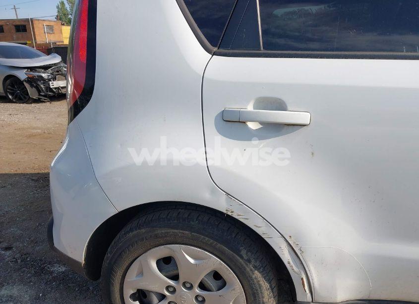 Photo 13 of 2014 Kia Soul (VIN KNDJN2A26E7001511)