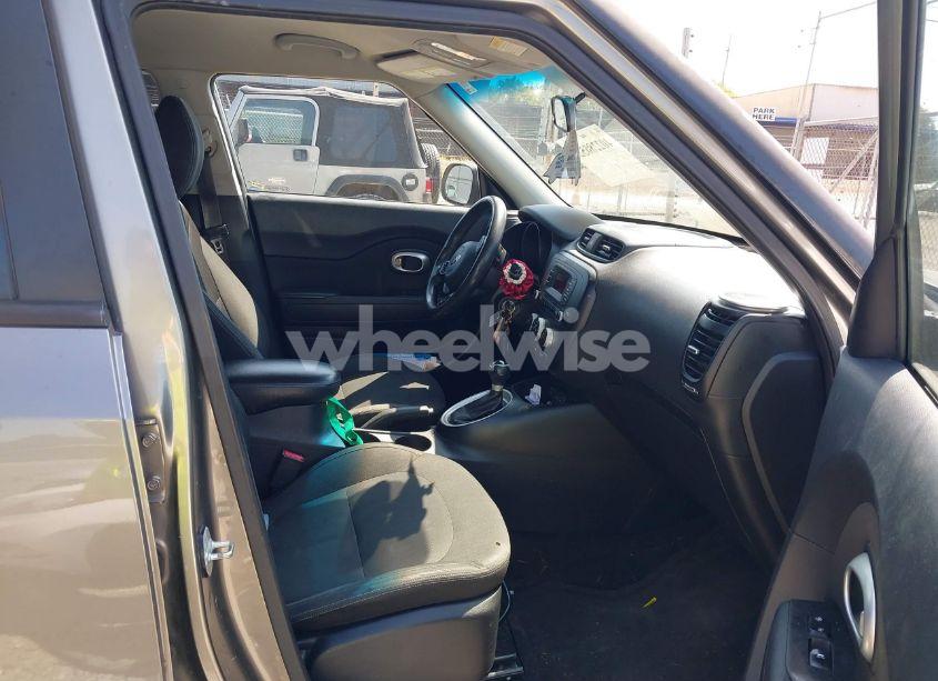 Photo 5 of 2014 Kia Soul N/A (VIN KNDJN2A26E7015490)