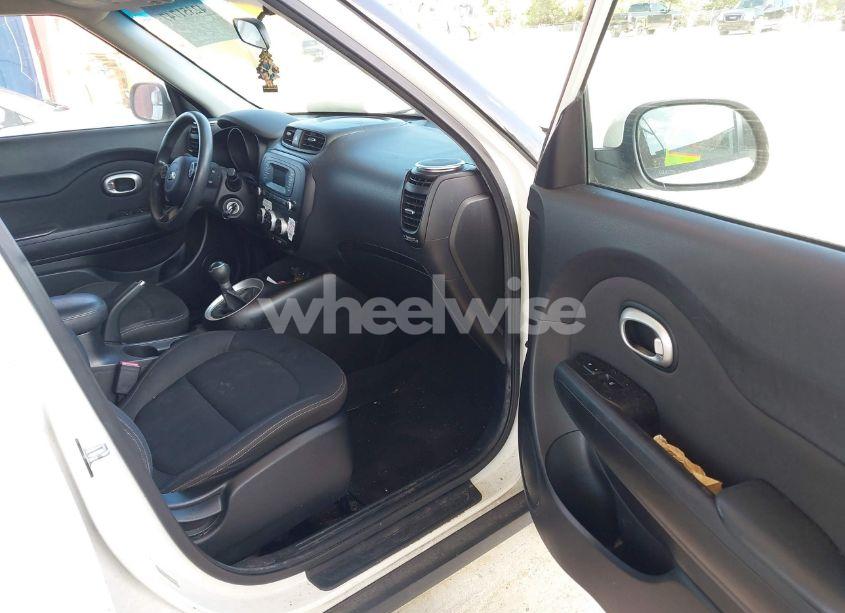 Photo 5 of 2014 Kia Soul (VIN KNDJN2A26E7716501)