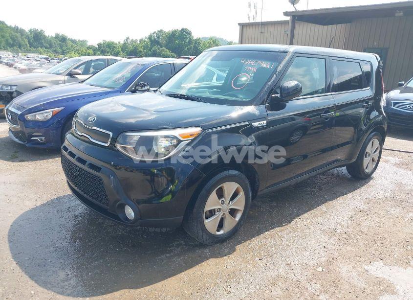 Photo 2 of 2015 Kia Soul (VIN KNDJN2A26F7131208)