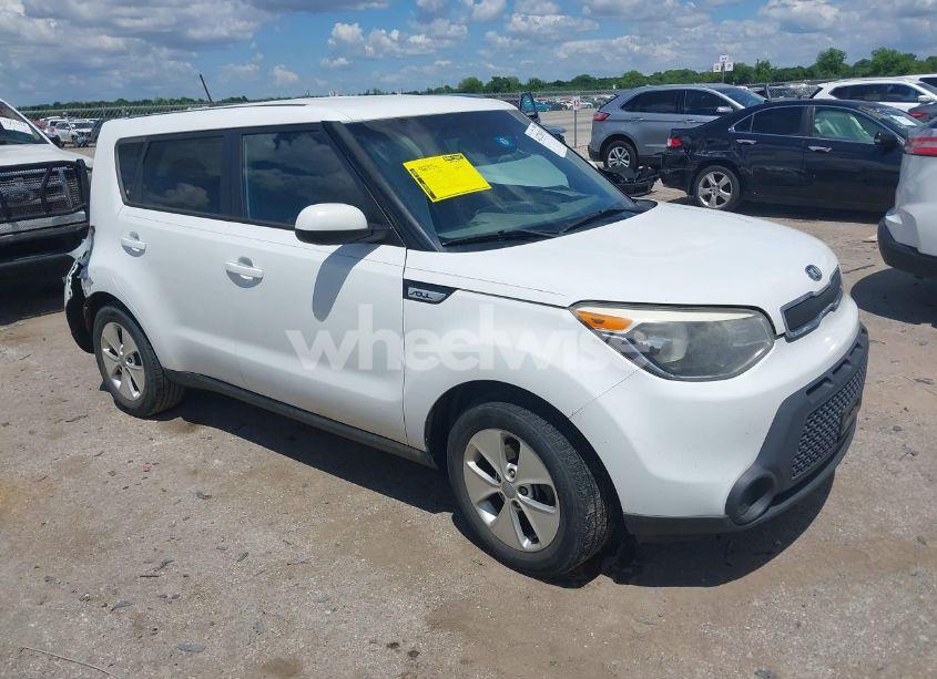 2015 Kia Soul (VIN KNDJN2A26F7132830) main photo