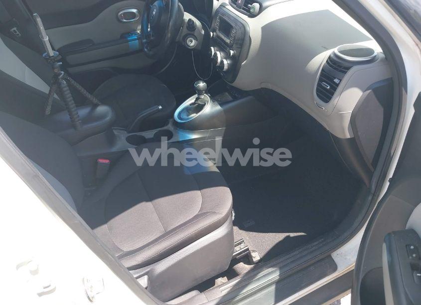 Photo 5 of 2015 Kia Soul (VIN KNDJN2A26F7132830)