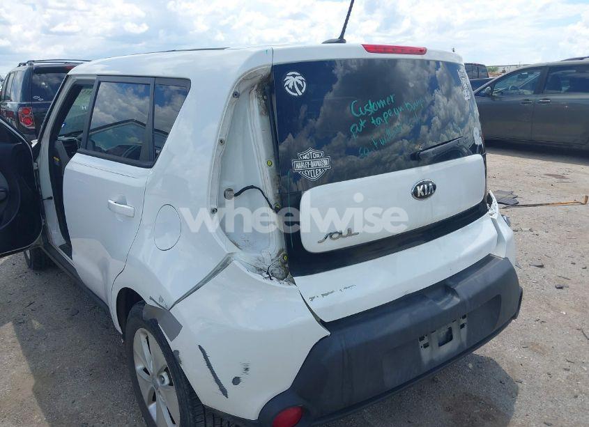 Photo 6 of 2015 Kia Soul (VIN KNDJN2A26F7132830)