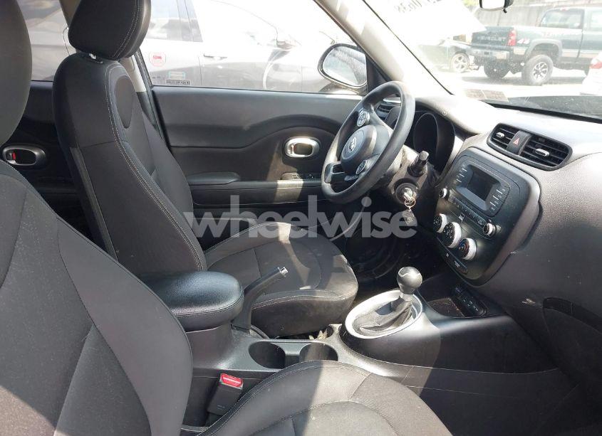 Photo 5 of 2015 Kia Soul (VIN KNDJN2A26F7212967)