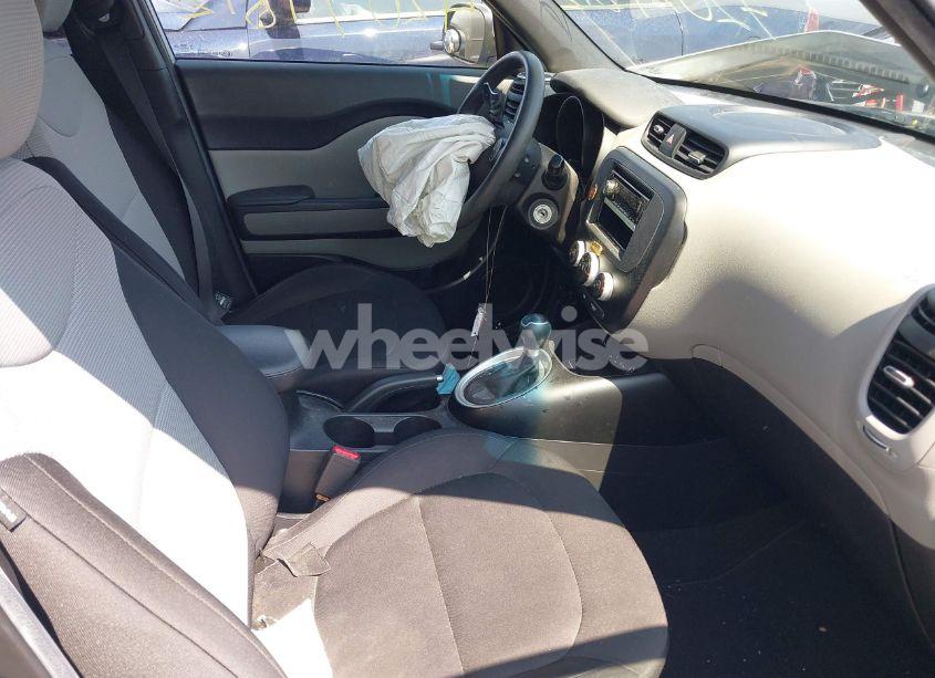 Photo 5 of 2015 Kia Soul (VIN KNDJN2A26F7767966)