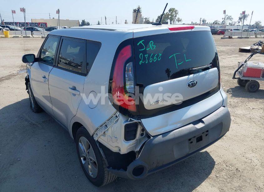 Photo 3 of 2015 Kia Soul (VIN KNDJN2A26F7778885)