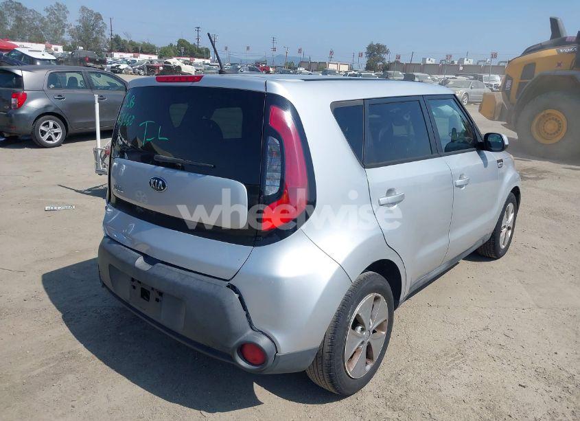 Photo 4 of 2015 Kia Soul (VIN KNDJN2A26F7778885)
