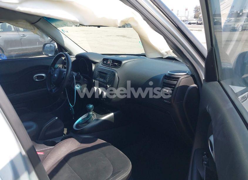 Photo 5 of 2015 Kia Soul (VIN KNDJN2A26F7778885)