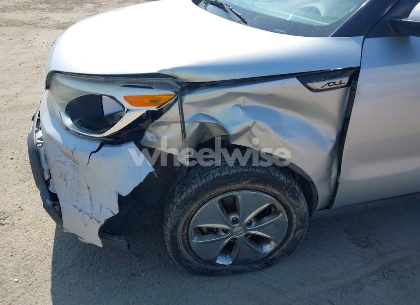 Photo 6 of 2015 Kia Soul (VIN KNDJN2A26F7778885)
