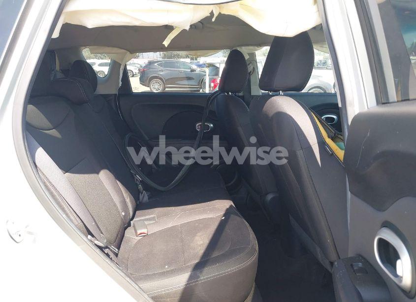 Photo 8 of 2015 Kia Soul (VIN KNDJN2A26F7778885)