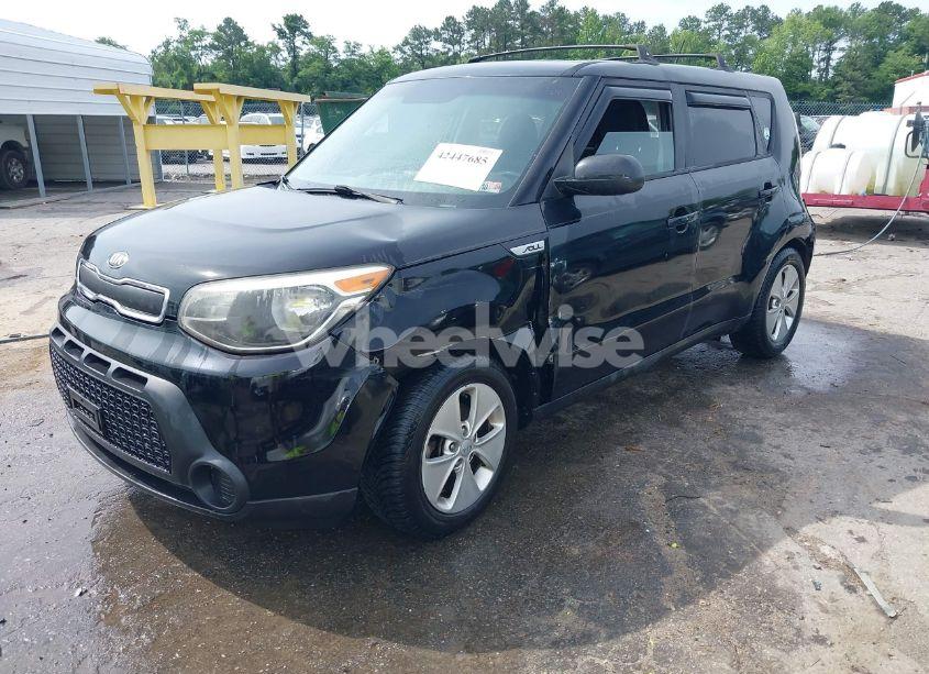 Photo 2 of 2016 Kia Soul (VIN KNDJN2A26G7284737)