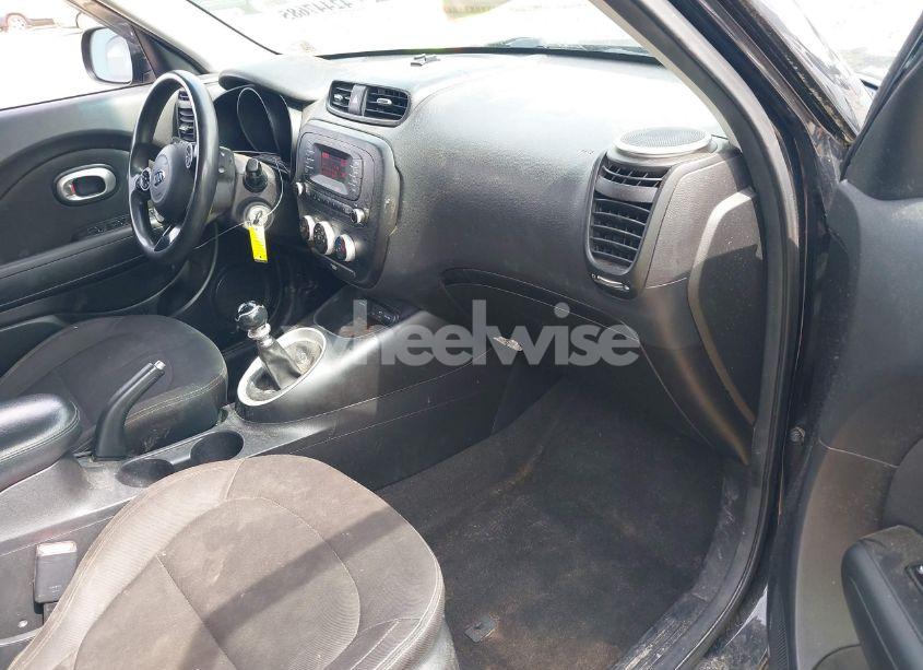 Photo 5 of 2016 Kia Soul (VIN KNDJN2A26G7284737)