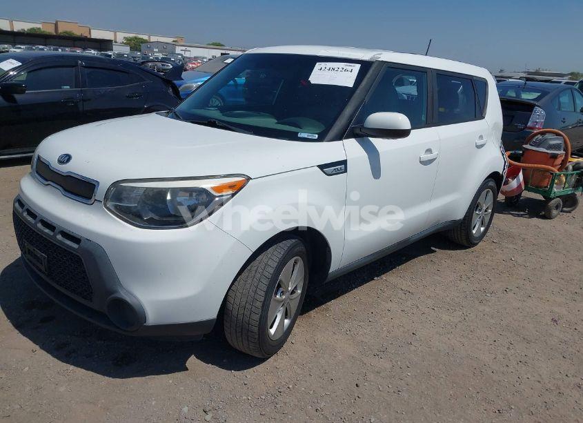 Photo 2 of 2016 Kia Soul (VIN KNDJN2A26G7375927)