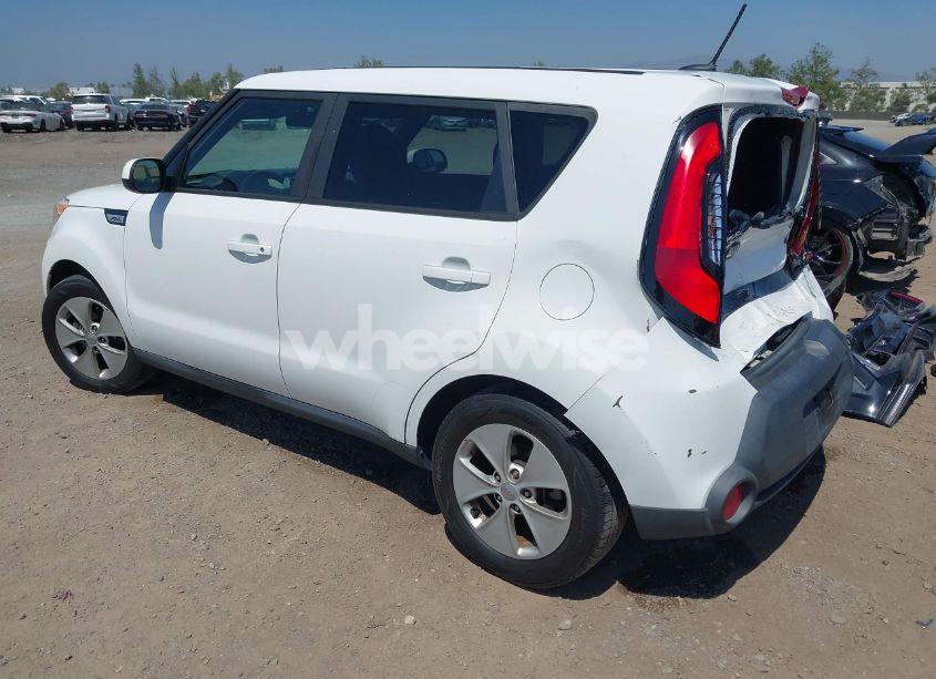 Photo 3 of 2016 Kia Soul (VIN KNDJN2A26G7375927)
