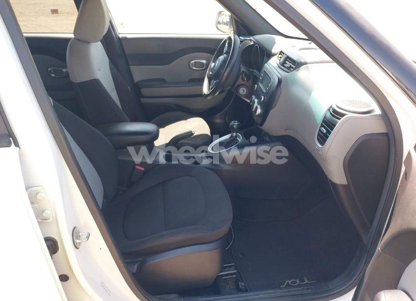 Photo 5 of 2016 Kia Soul (VIN KNDJN2A26G7375927)