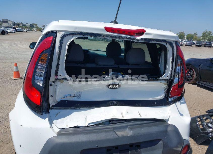 Photo 6 of 2016 Kia Soul (VIN KNDJN2A26G7375927)
