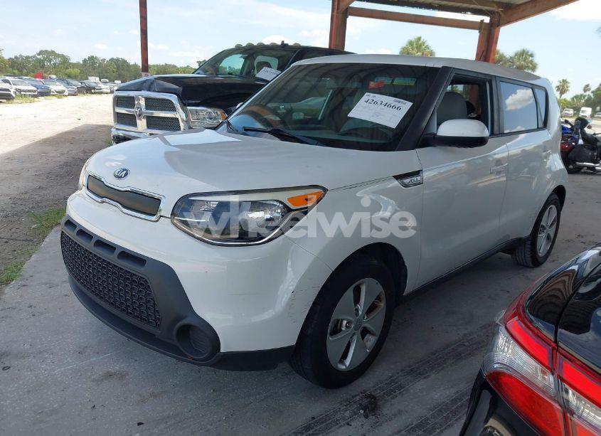 Photo 2 of 2016 Kia Soul (VIN KNDJN2A26G7378164)