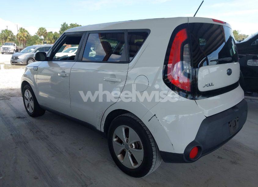 Photo 3 of 2016 Kia Soul (VIN KNDJN2A26G7378164)