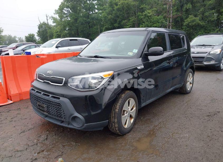 Photo 2 of 2016 Kia Soul (VIN KNDJN2A26G7853862)