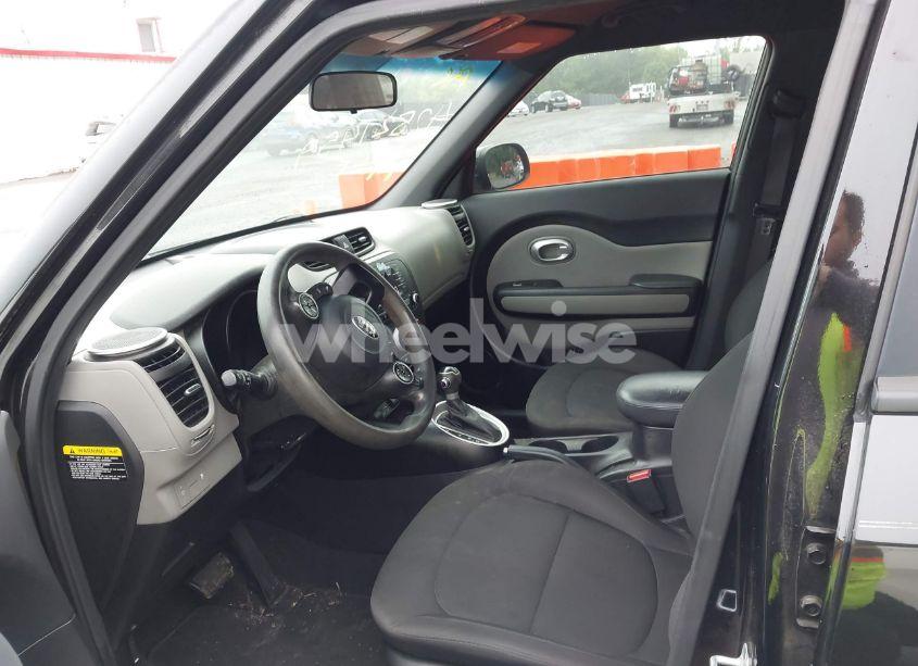 Photo 5 of 2016 Kia Soul (VIN KNDJN2A26G7853862)