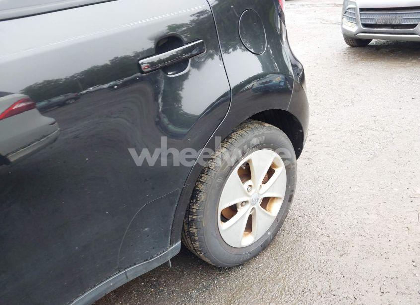 Photo 6 of 2016 Kia Soul (VIN KNDJN2A26G7853862)