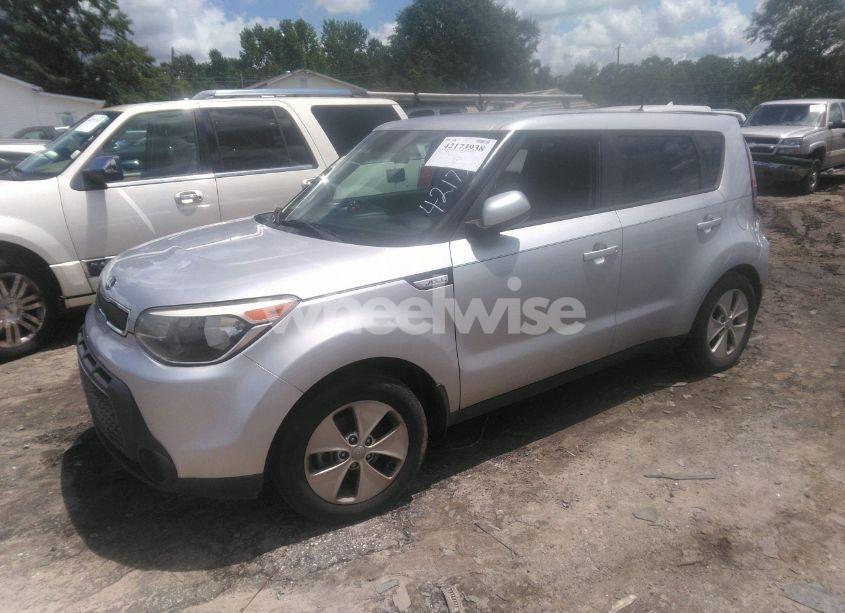 Photo 2 of 2016 Kia Soul (VIN KNDJN2A26G7867910)