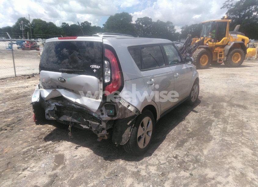 Photo 4 of 2016 Kia Soul (VIN KNDJN2A26G7867910)