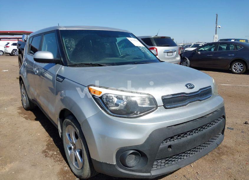 2017 Kia Soul (VIN KNDJN2A26H7502421) main photo