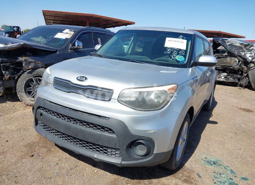 Photo 2 of 2017 Kia Soul (VIN KNDJN2A26H7502421)