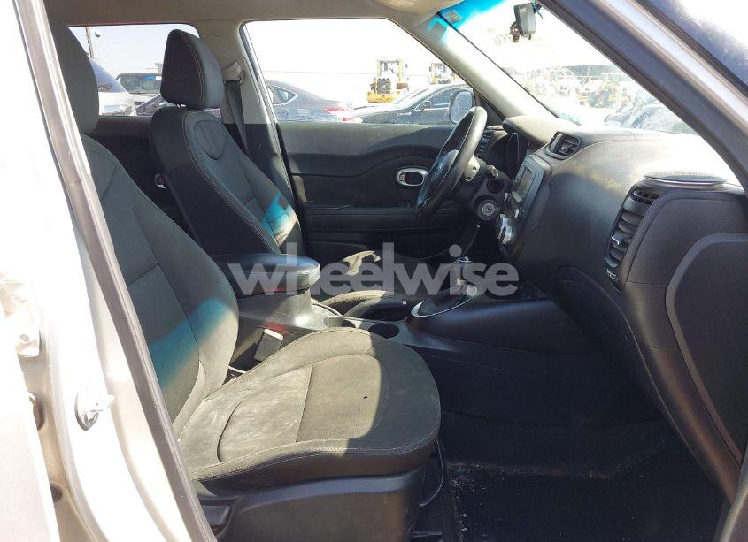 Photo 5 of 2017 Kia Soul (VIN KNDJN2A26H7502421)