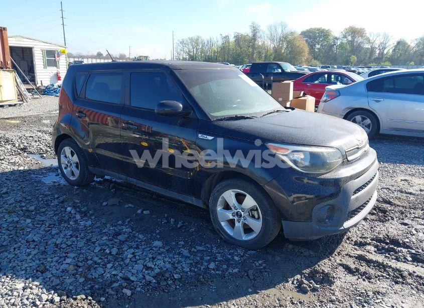 2018 Kia Soul (VIN KNDJN2A26J7619700) main photo