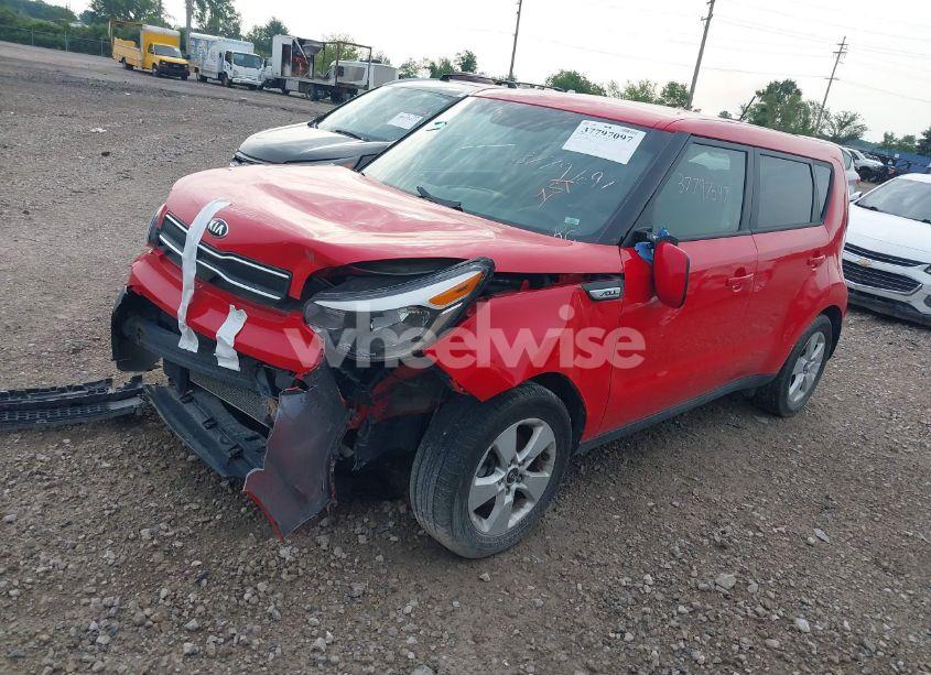 Photo 2 of 2019 Kia Soul (VIN KNDJN2A26K7661561)