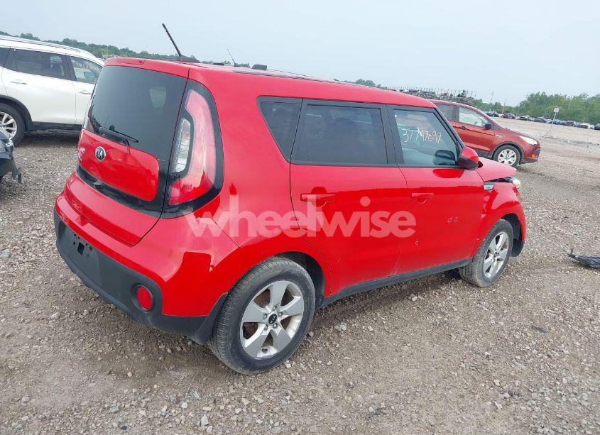 Photo 4 of 2019 Kia Soul (VIN KNDJN2A26K7661561)