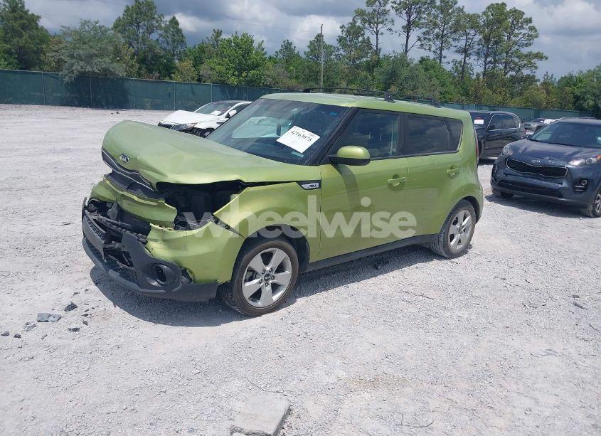Photo 2 of 2019 Kia Soul (VIN KNDJN2A26K7920520)
