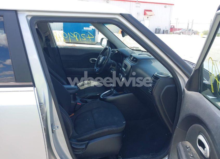 Photo 5 of 2014 Kia Soul (VIN KNDJN2A27E7701568)