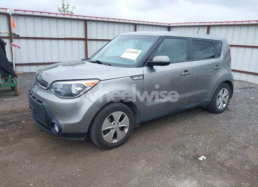 Photo 2 of 2015 Kia Soul (VIN KNDJN2A27F7188050)