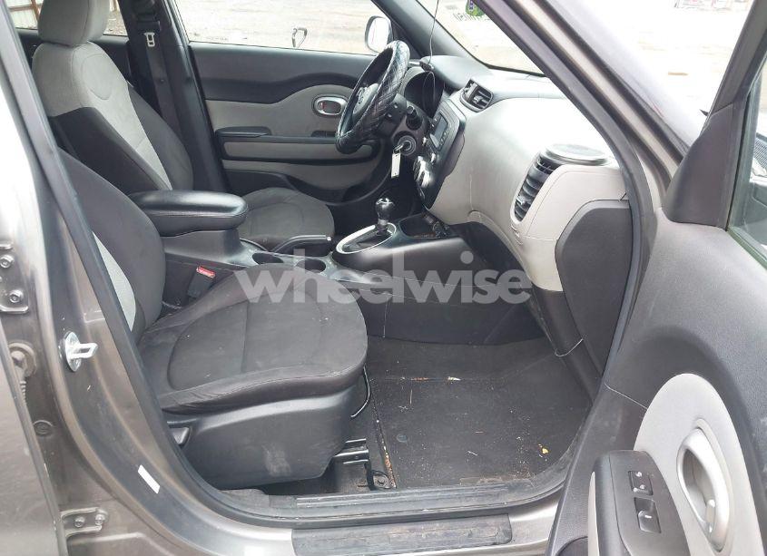 Photo 5 of 2015 Kia Soul (VIN KNDJN2A27F7188050)