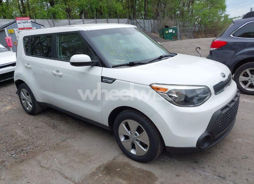 2015 Kia Soul (VIN KNDJN2A27F7213044) main photo