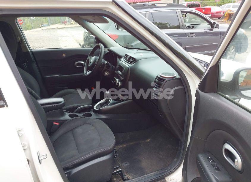 Photo 5 of 2015 Kia Soul (VIN KNDJN2A27F7213044)