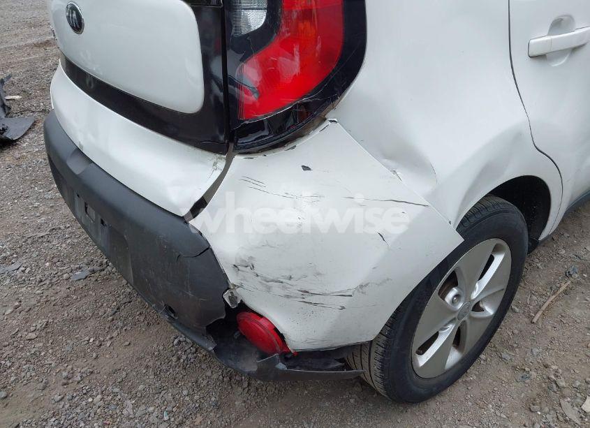 Photo 6 of 2015 Kia Soul (VIN KNDJN2A27F7213044)
