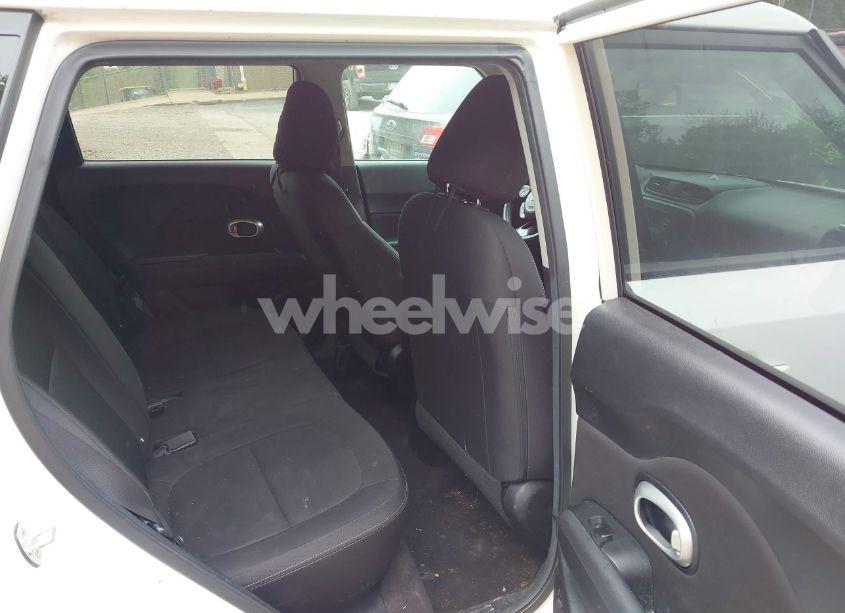 Photo 8 of 2015 Kia Soul (VIN KNDJN2A27F7213044)