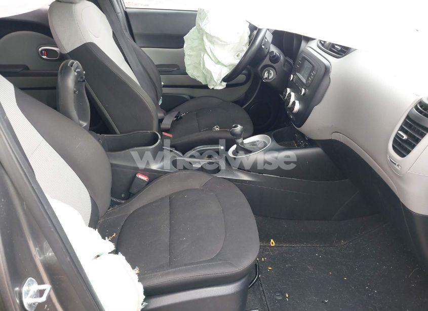 Photo 5 of 2015 Kia Soul (VIN KNDJN2A27F7228823)