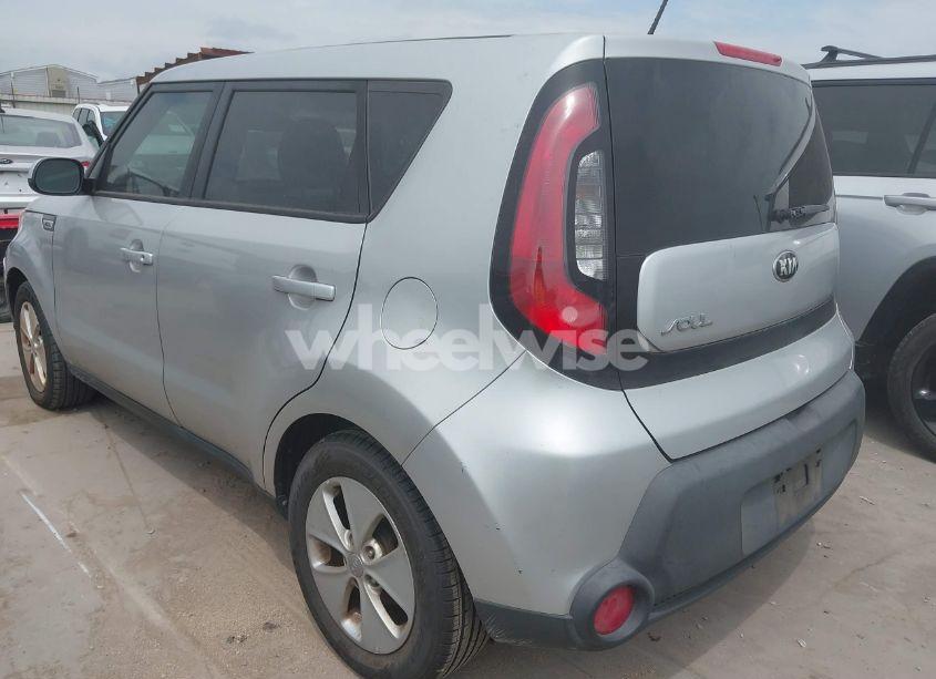 Photo 3 of 2015 Kia Soul (VIN KNDJN2A27F7747659)