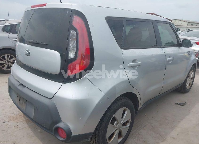 Photo 4 of 2015 Kia Soul (VIN KNDJN2A27F7747659)