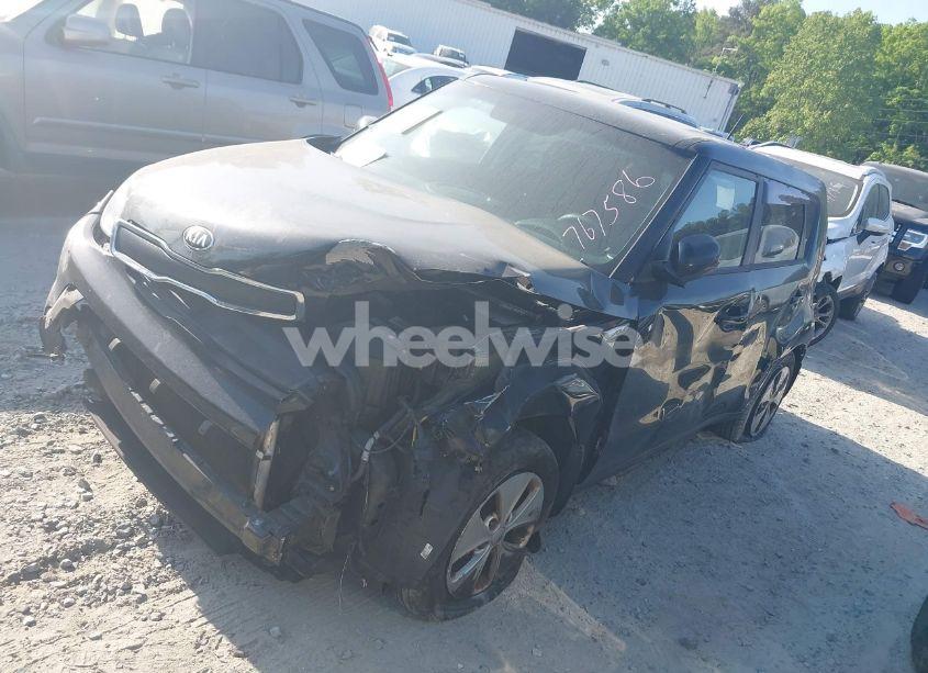 Photo 2 of 2015 Kia Soul (VIN KNDJN2A27F7767586)