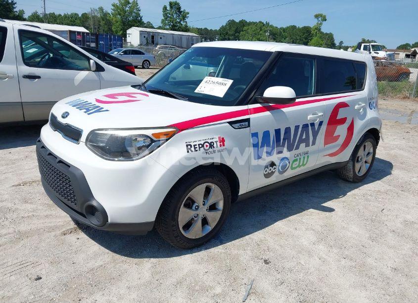 Photo 2 of 2015 Kia Soul (VIN KNDJN2A27F7776594)