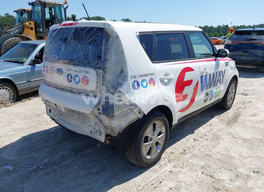 Photo 4 of 2015 Kia Soul (VIN KNDJN2A27F7776594)