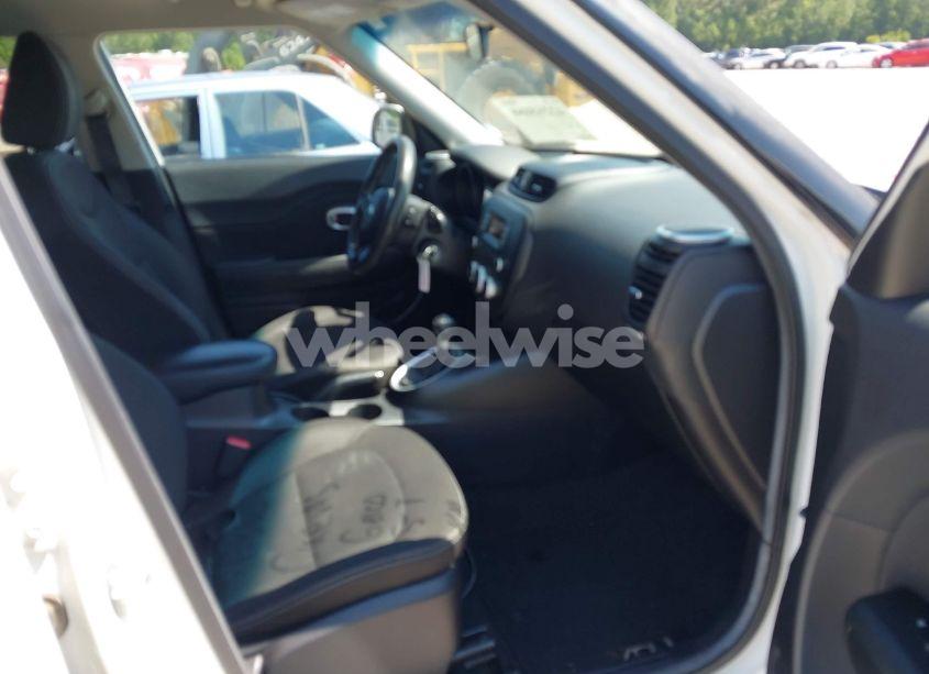 Photo 5 of 2015 Kia Soul (VIN KNDJN2A27F7776594)