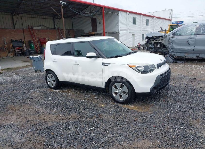 2016 Kia Soul (VIN KNDJN2A27G7267025) main photo