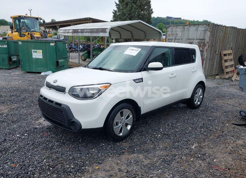 Photo 2 of 2016 Kia Soul (VIN KNDJN2A27G7267025)